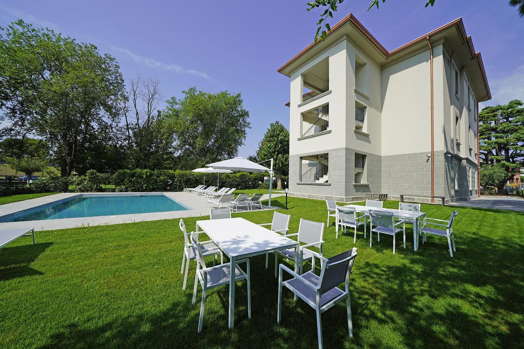 Villa Caterina Apartments By Wonderful Italy 代森扎诺-德尔加达 外观 照片