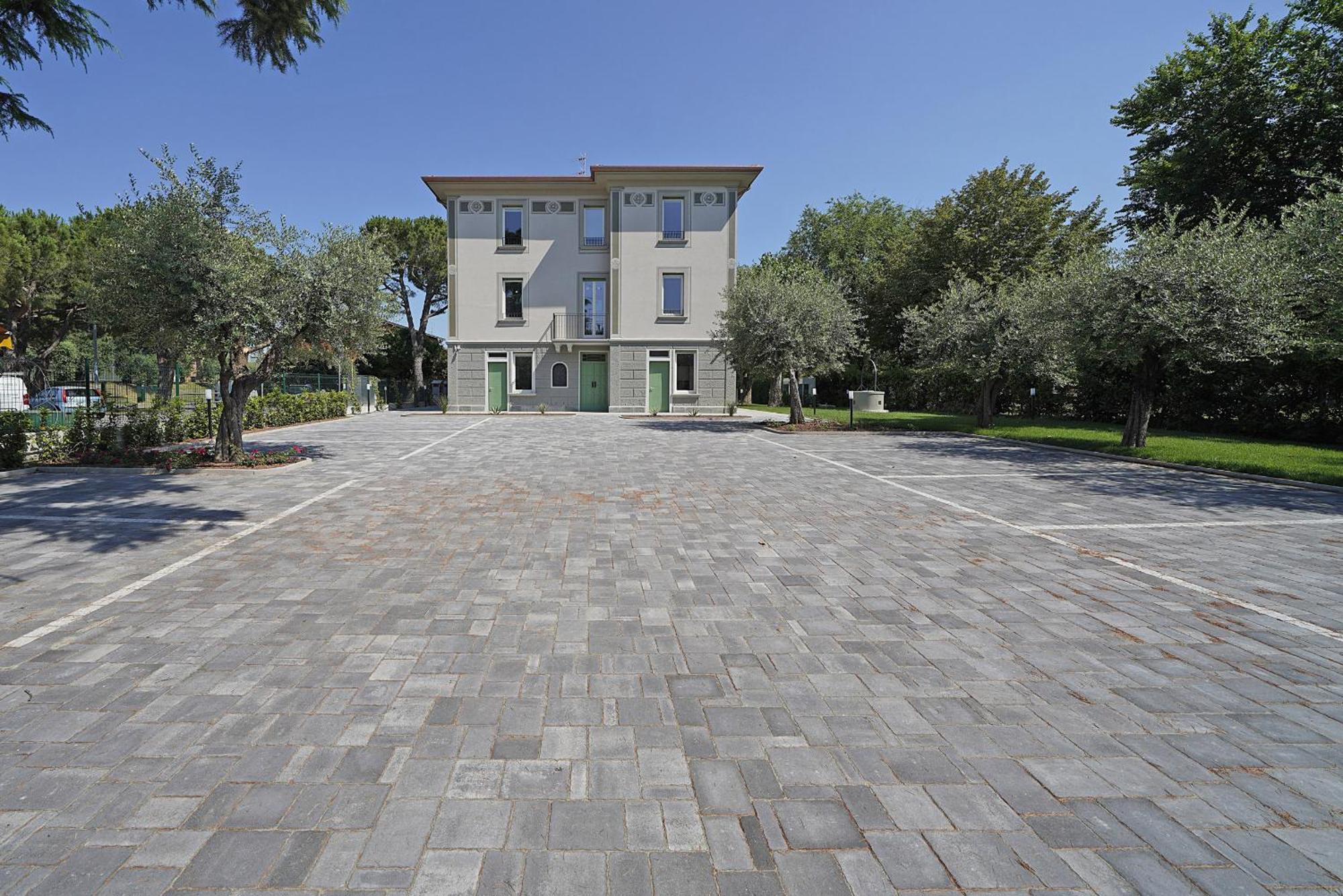 Villa Caterina Apartments By Wonderful Italy 代森扎诺-德尔加达 外观 照片