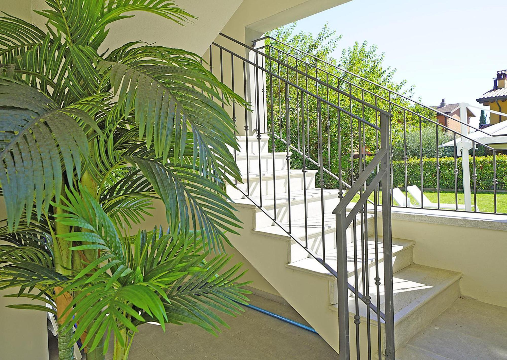 Villa Caterina Apartments By Wonderful Italy 代森扎诺-德尔加达 外观 照片