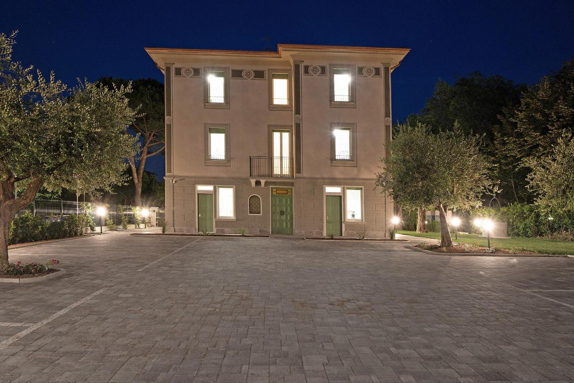 Villa Caterina Apartments By Wonderful Italy 代森扎诺-德尔加达 外观 照片