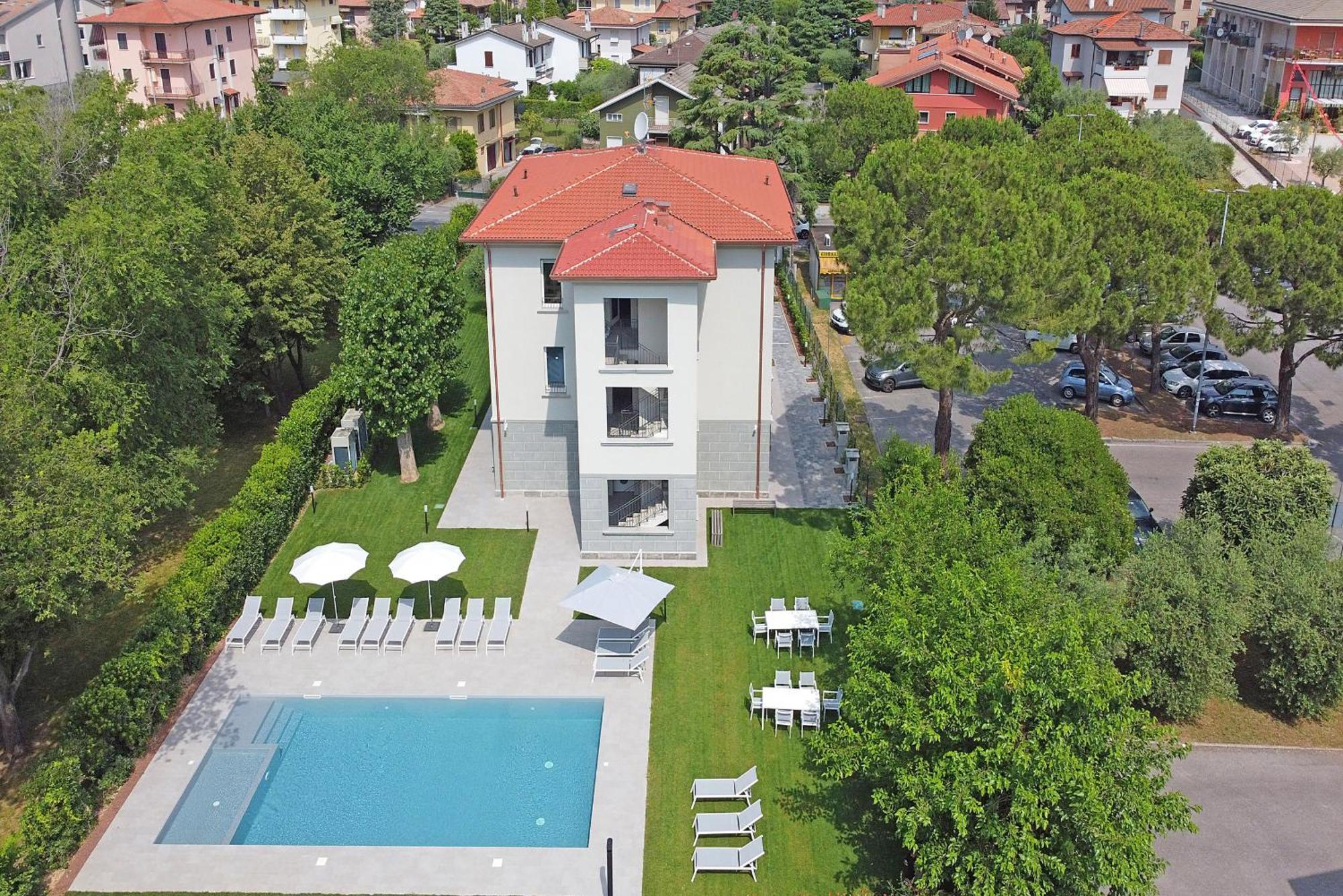 Villa Caterina Apartments By Wonderful Italy 代森扎诺-德尔加达 外观 照片