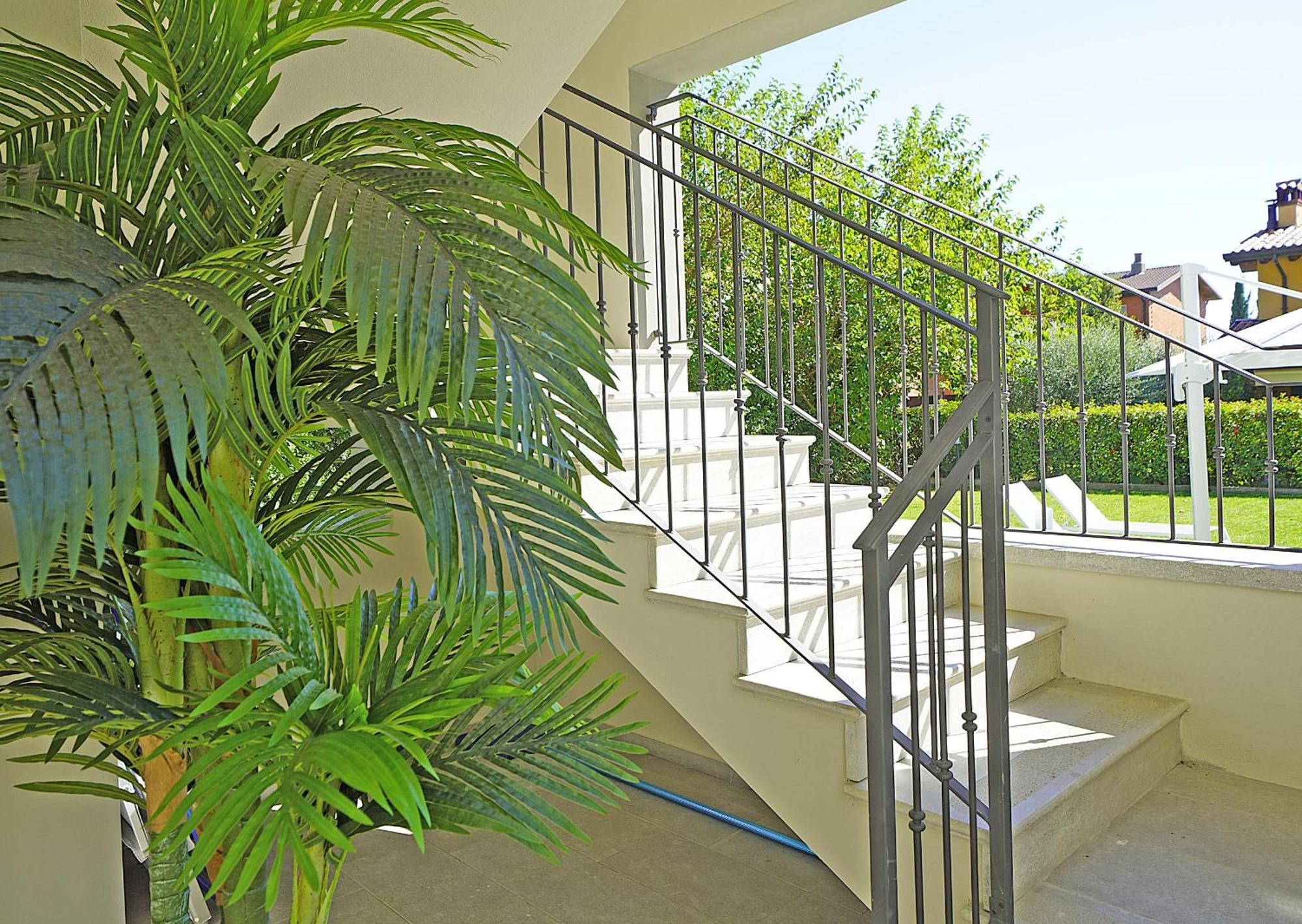 Villa Caterina Apartments By Wonderful Italy 代森扎诺-德尔加达 外观 照片