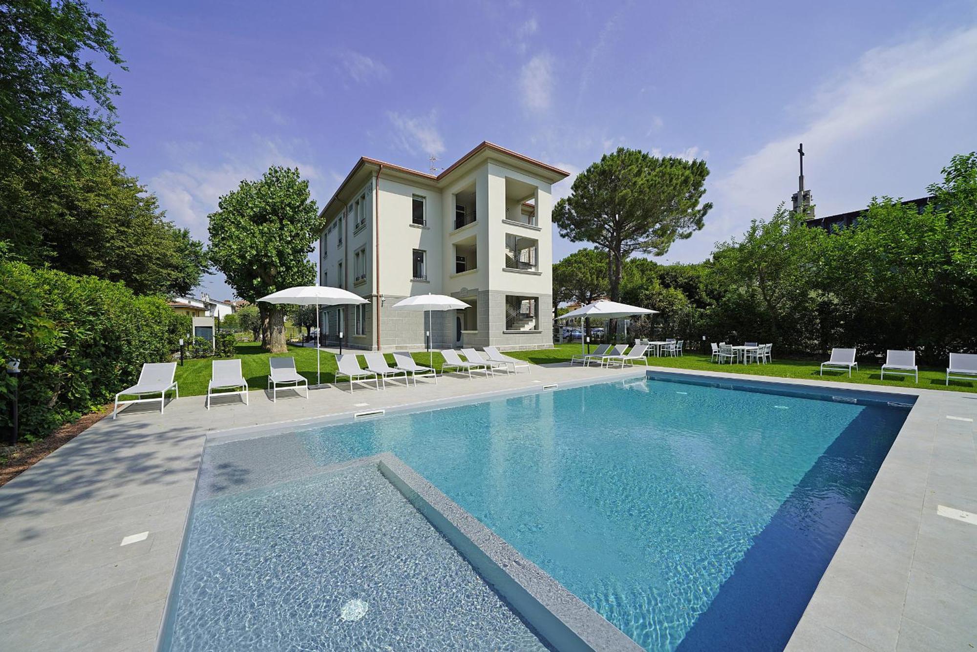 Villa Caterina Apartments By Wonderful Italy 代森扎诺-德尔加达 外观 照片