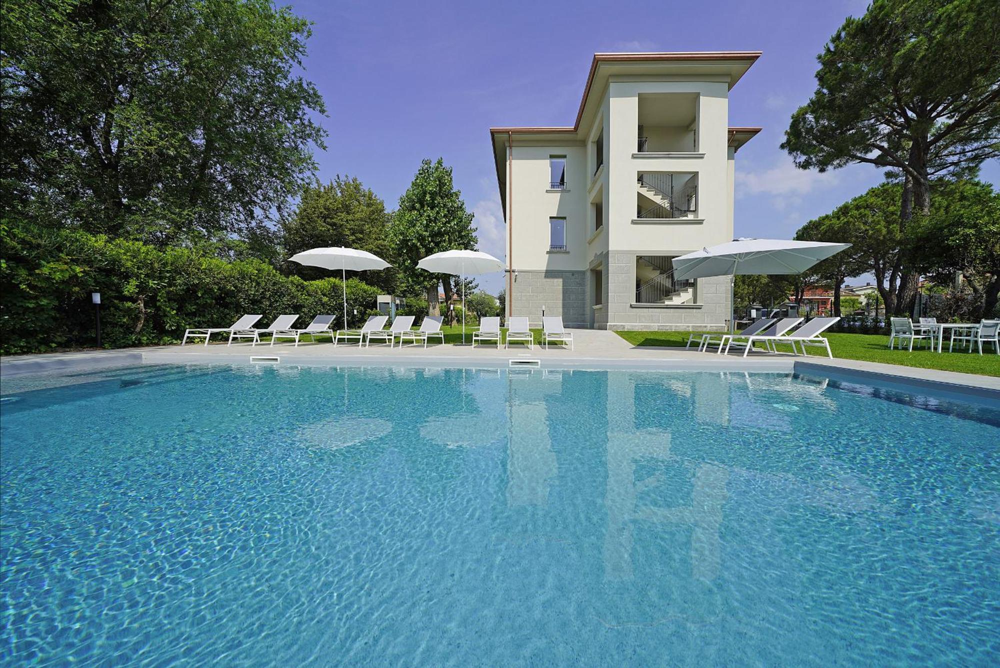 Villa Caterina Apartments By Wonderful Italy 代森扎诺-德尔加达 外观 照片
