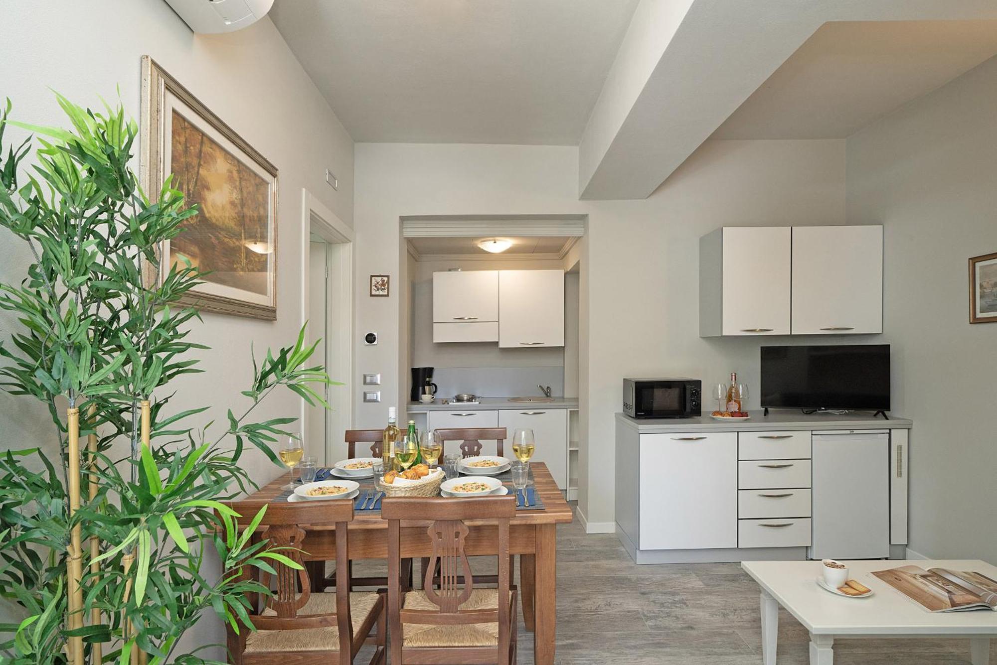 Villa Caterina Apartments By Wonderful Italy 代森扎诺-德尔加达 外观 照片