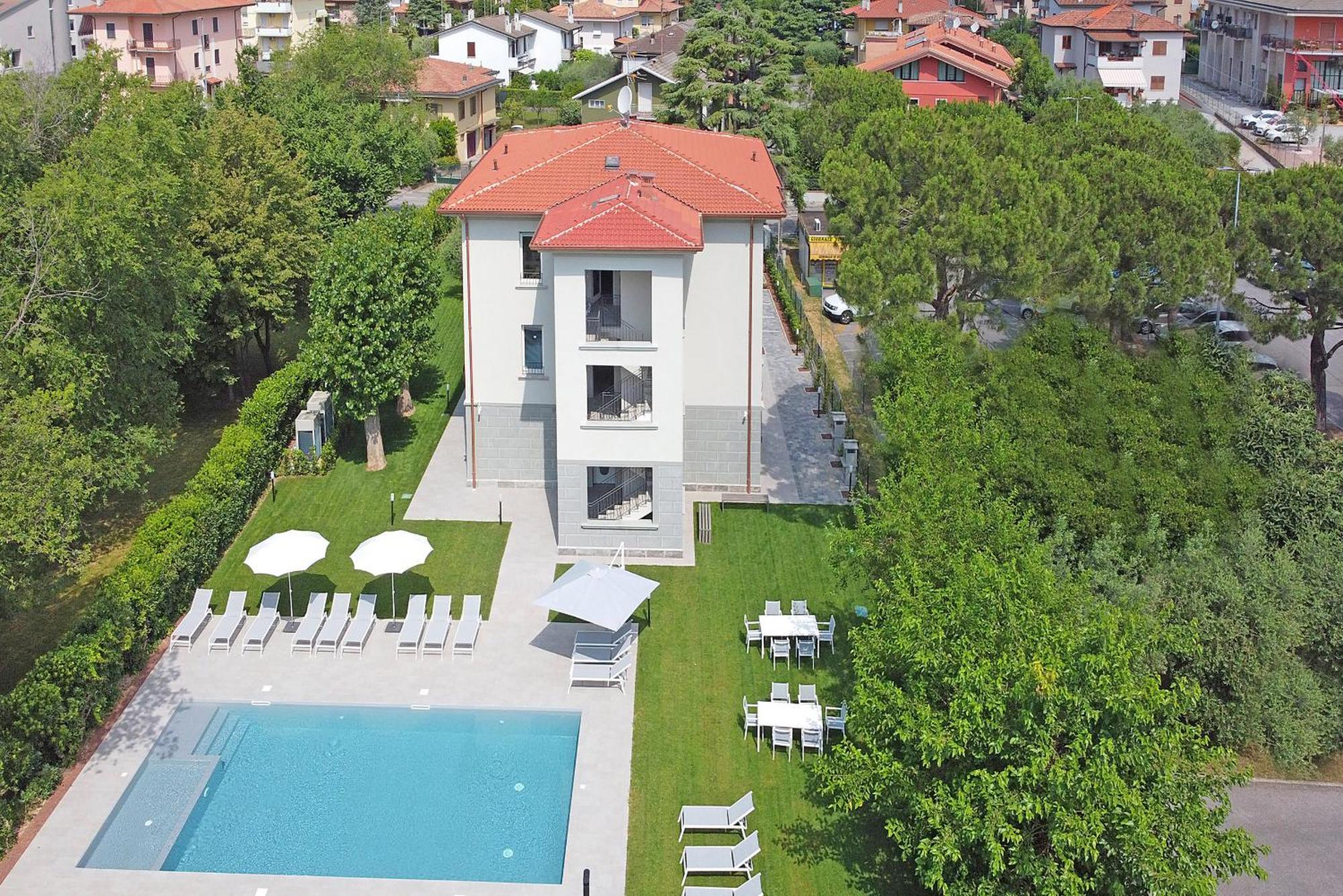 Villa Caterina Apartments By Wonderful Italy 代森扎诺-德尔加达 外观 照片