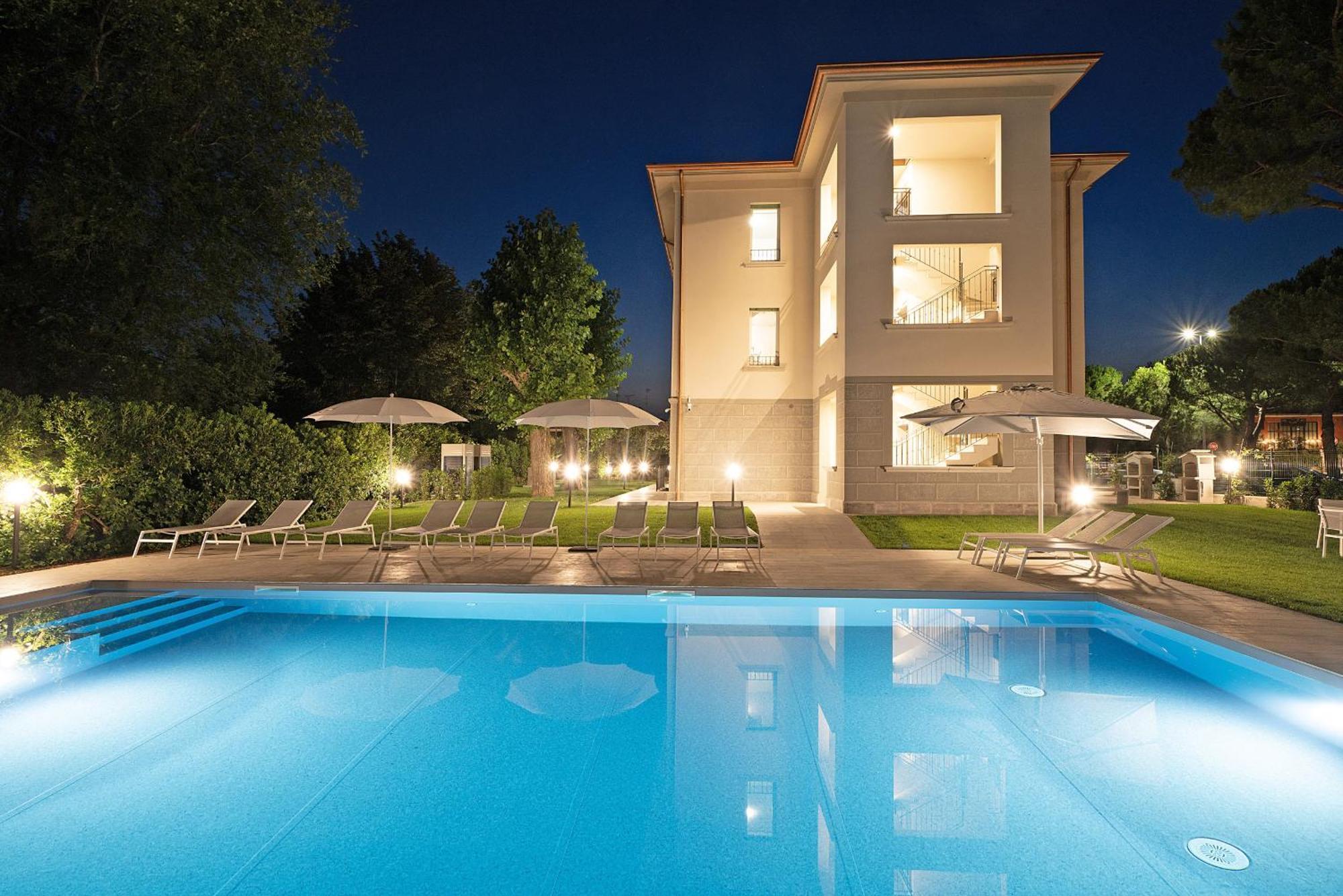 Villa Caterina Apartments By Wonderful Italy 代森扎诺-德尔加达 外观 照片