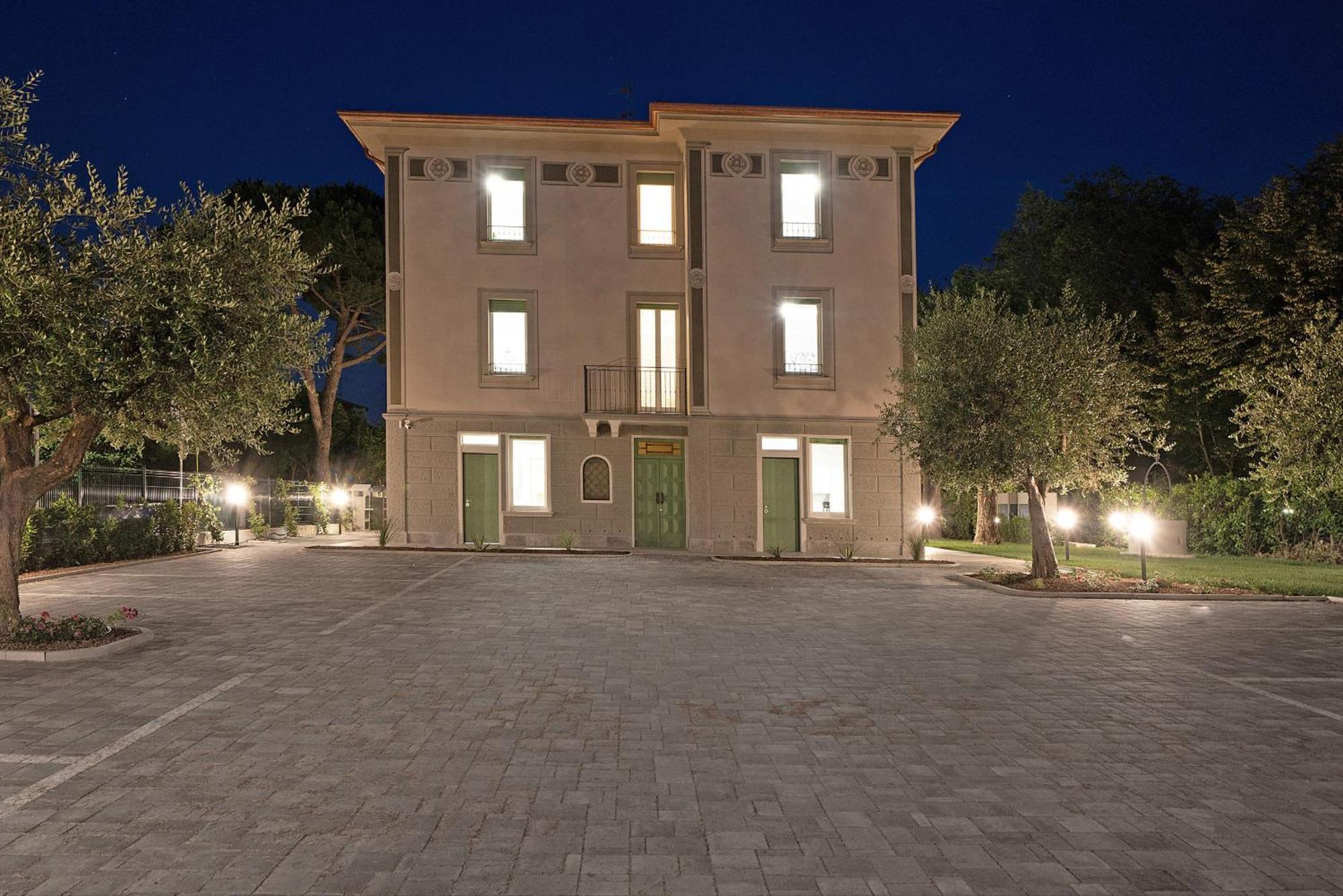Villa Caterina Apartments By Wonderful Italy 代森扎诺-德尔加达 外观 照片