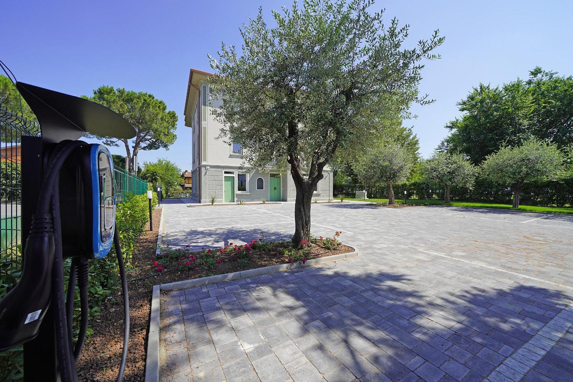 Villa Caterina Apartments By Wonderful Italy 代森扎诺-德尔加达 外观 照片